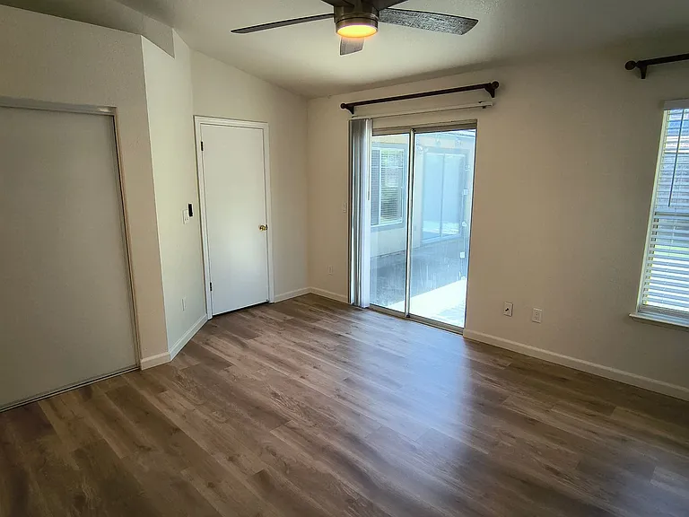 6968 Sunridge Dr — Photo 7