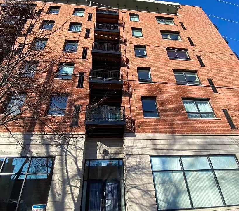 1st image of 974 W 35th Pl #508