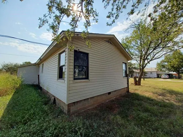 615 Williams Ave, Archer City, TX 76351