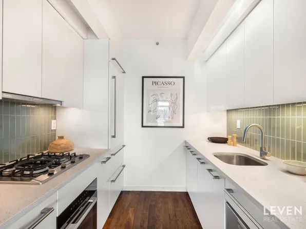 340 East 23rd Street image 4 of 13