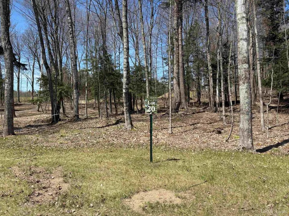 3425 Nuthatch Ln, Marquette, MI 49855