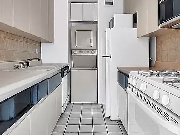 5th image of 343 E 74th St APT 5C