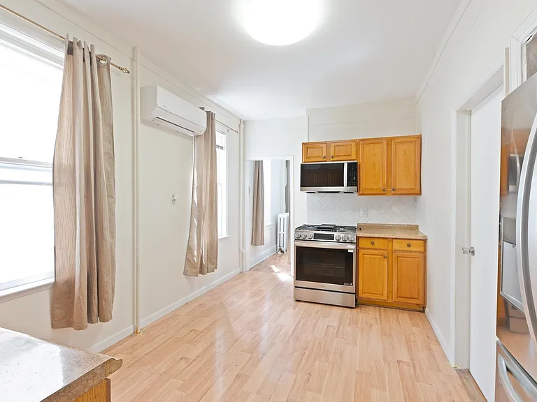 9 W 15th St #1 — Photo 14