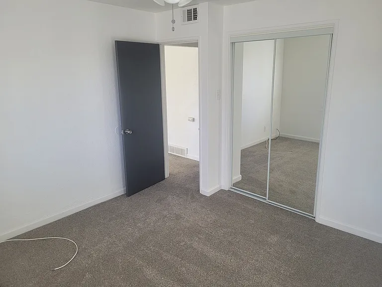 1025 Brentwood St — Photo 12