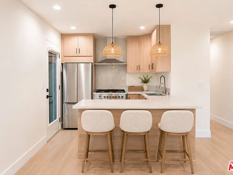 912 N Harper Ave #2 — Photo 2