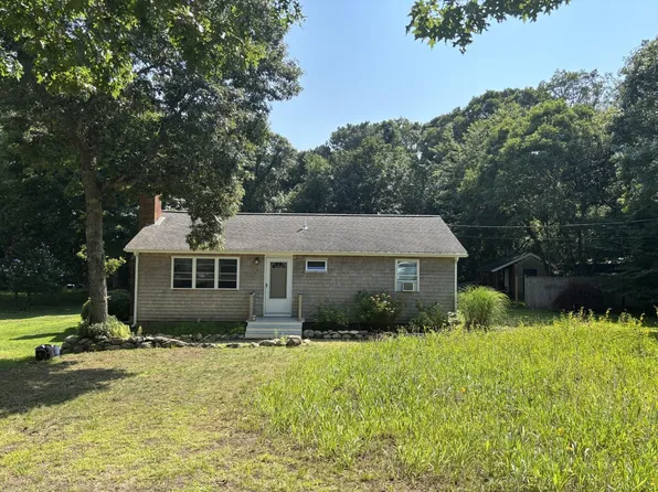 11 Stanley Street, Oak Bluffs, MA 02557