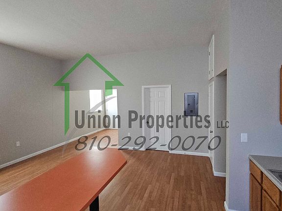 4th image of 412 Grand River Ave #9
