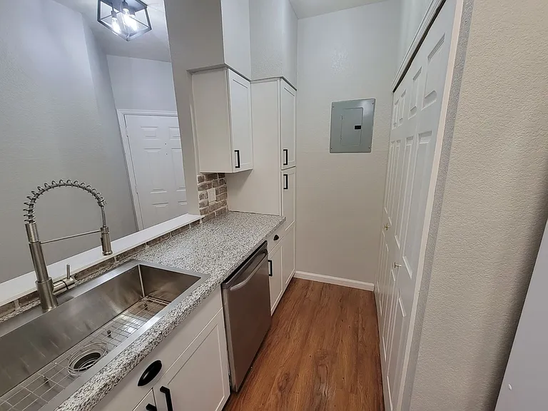 7438 Singing Hills Dr — Photo 8