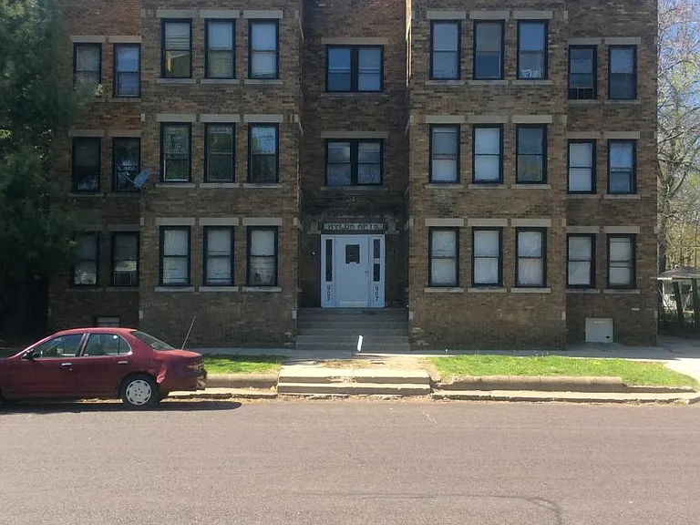905 NE Madison Ave #1 — Photo 1