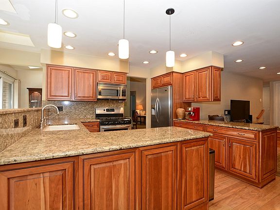4th image of 11824 S Brookside Dr