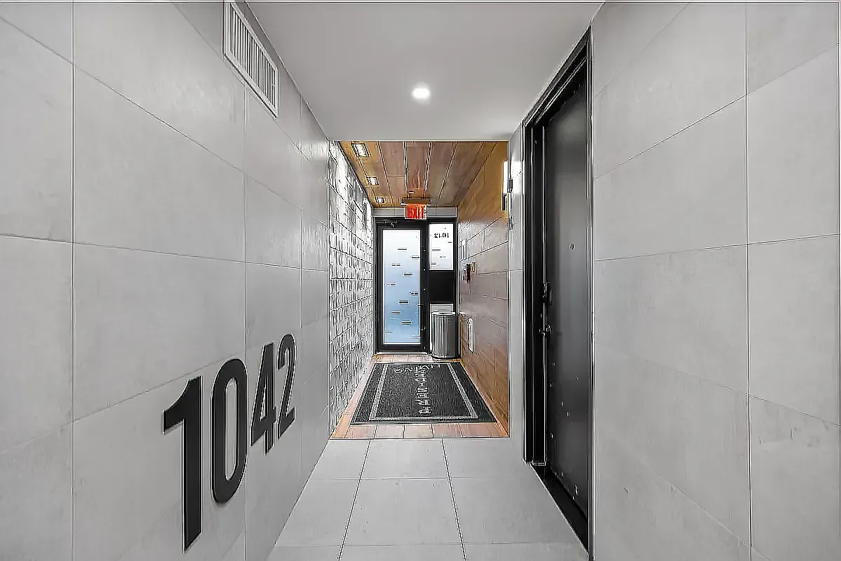 1042 President Street — Photo 3