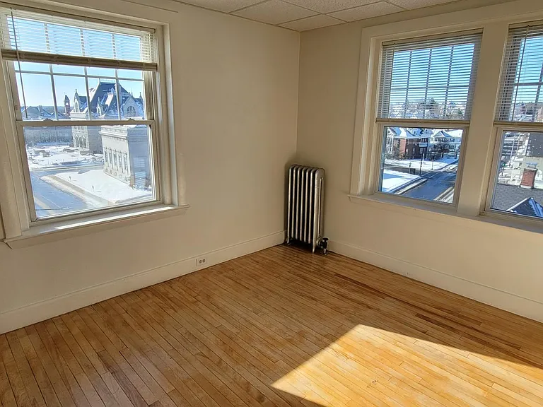 42 N State St #13 — Photo 10
