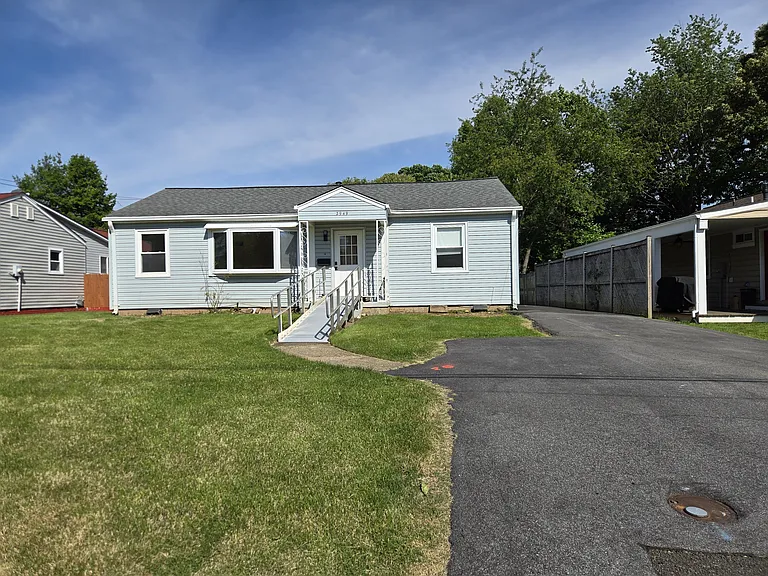 2949 Rosemary Ln — Photo 22