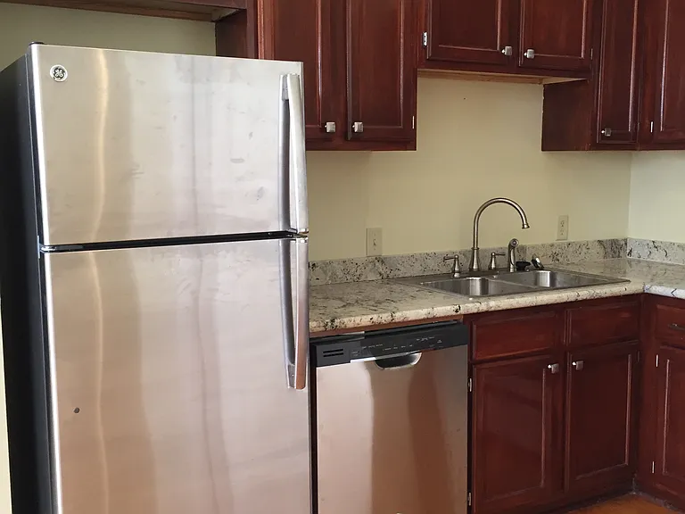 715 Sherman St #2 — Photo 4