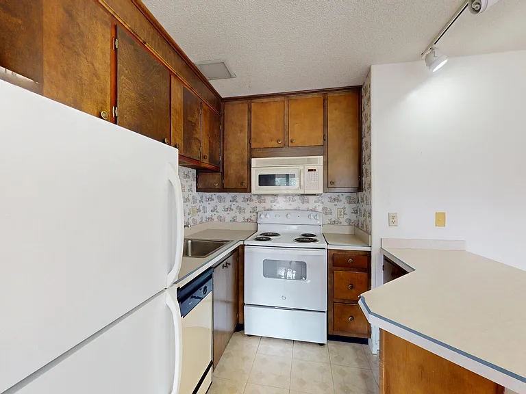 222 Foxkroft Dr — Photo 8