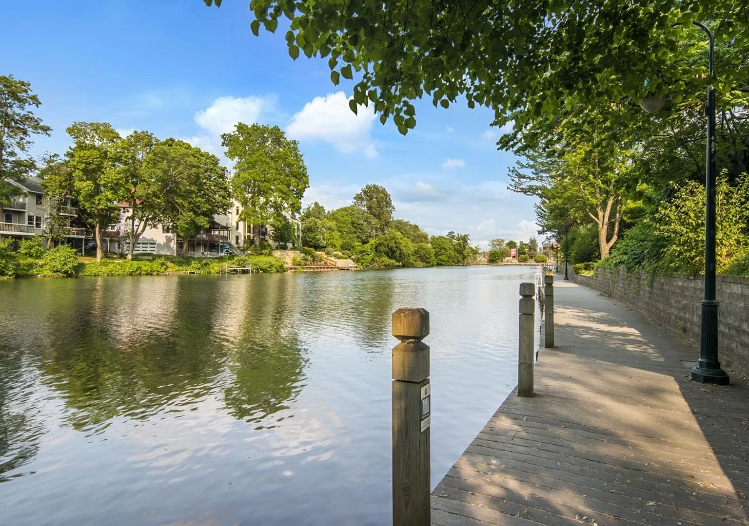 Furnished Pet-Friendly 30-Day Extended Stay Riverfront Condo — Photo 1