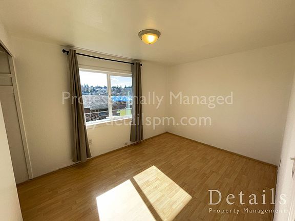 5th image of 116 Oak St