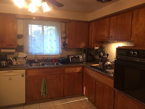 3rd image of 303 Roosevelt Ave #2