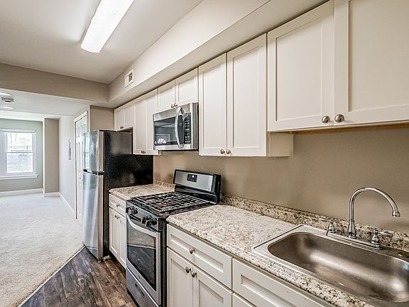 4th image of 2439 25th St SE APT 2
