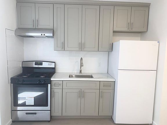 2nd image of 14411 Sanford Ave #6L