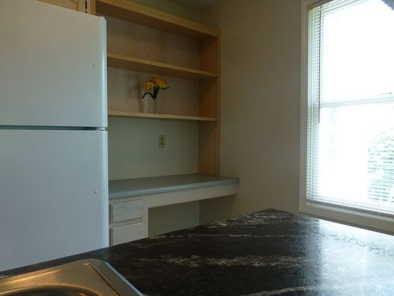 4th image of 21 Falcon Ln W
