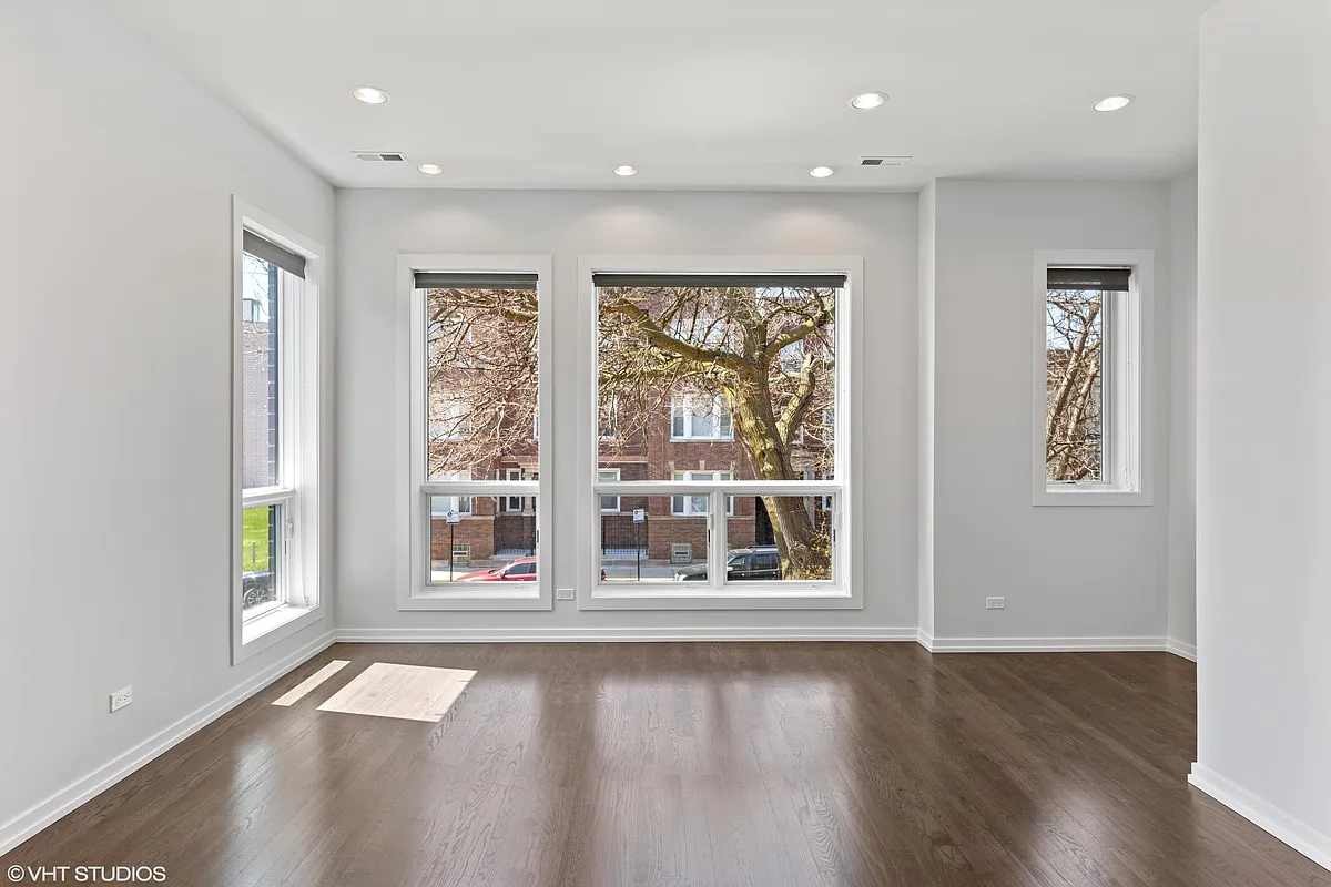 Building Photo - 4943 S Saint Lawrence Ave #2