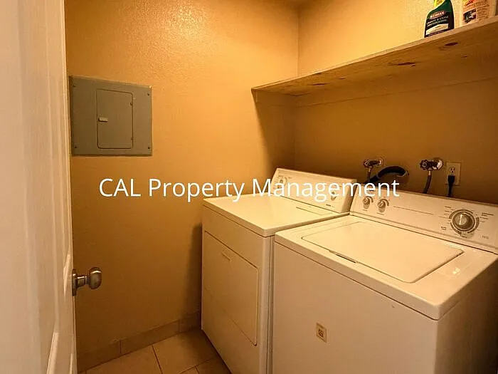 2440 N Main St #F — Photo 15