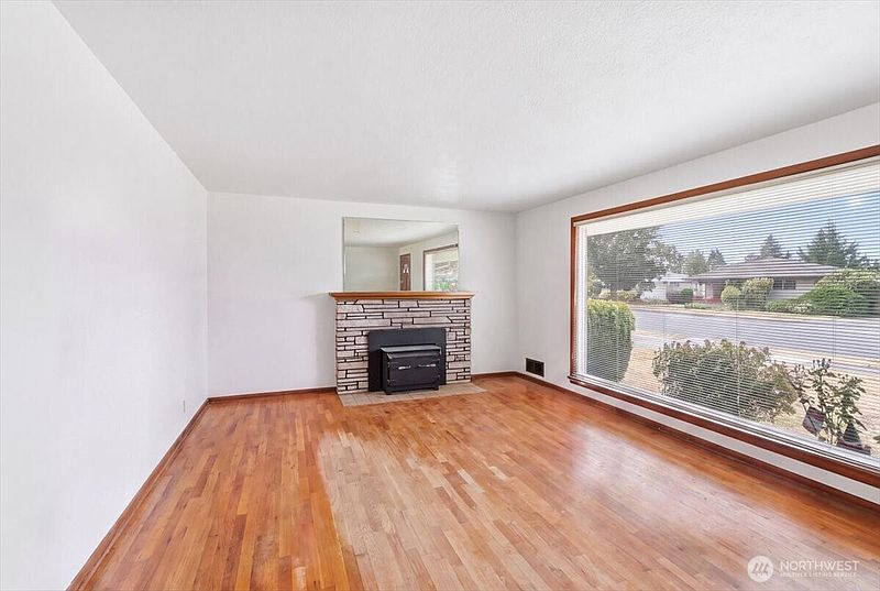 5th image of 1318 F Street SE