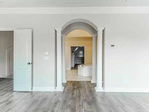 3rd image of 2677 Sherwood Dr