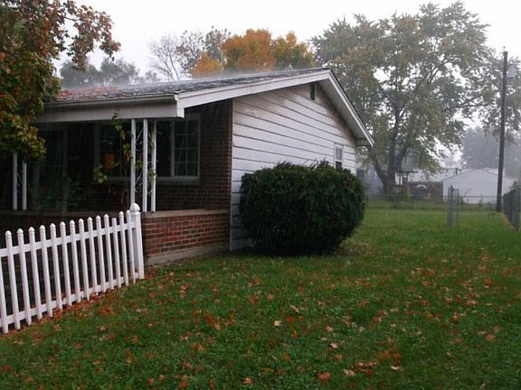3rd image of 3107 Selden Ave