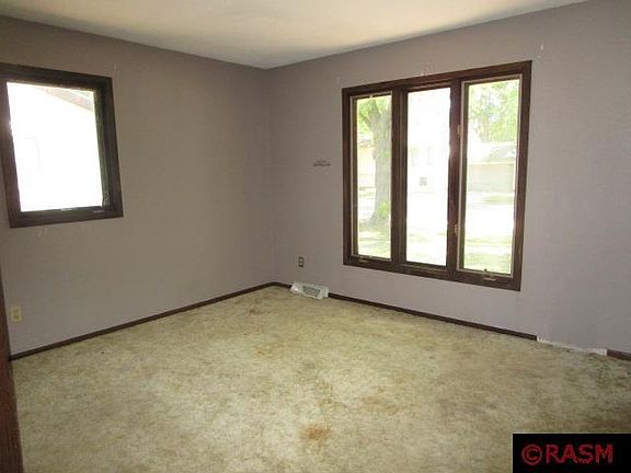 3rd image of 200 Viking Ave