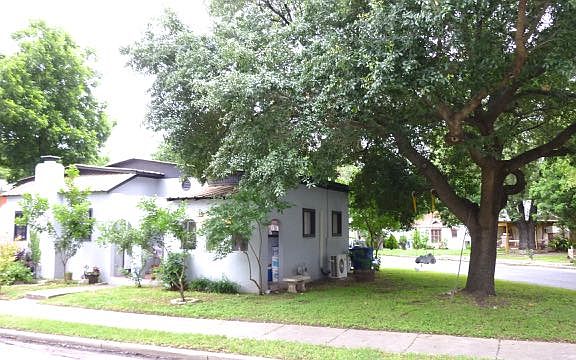 3rd image of 1618 W Rosewood Ave