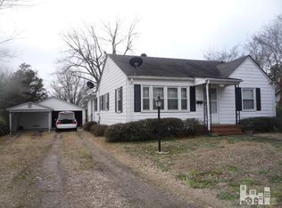 112 E Hall St, Wallace, NC 28466