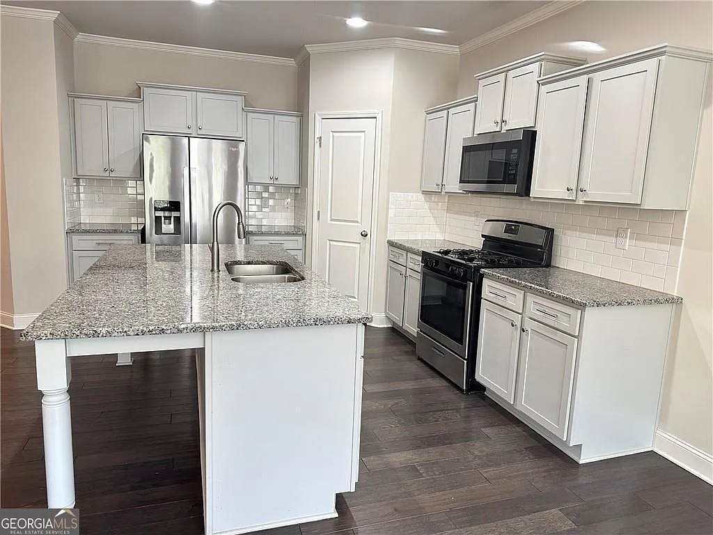 3 bed, 2.5 bath, 1821 sqft, $2,100 — Photo 3