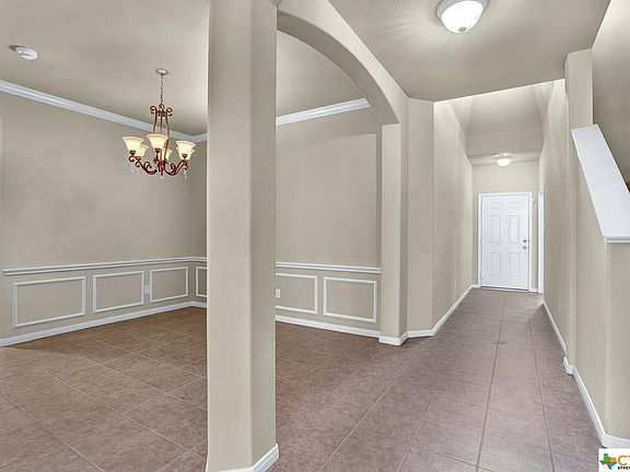 4th image of 334 Chartwell Ave