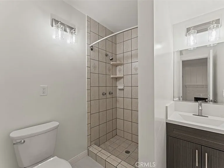 14722 Strathern St — Photo 16