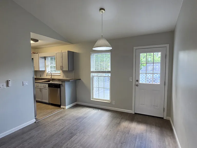 106 Newcastle Ct — Photo 6