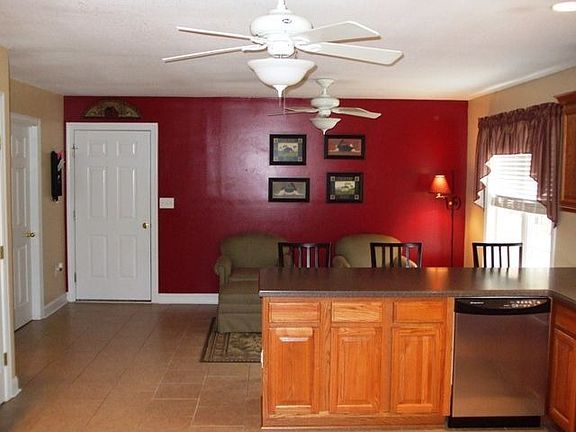 LARGE KITCHEN 22'x15'