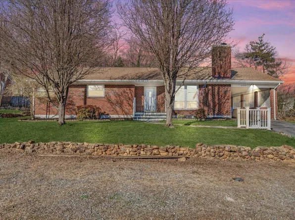 3520 Robyn Rd SW, Roanoke, VA 24015