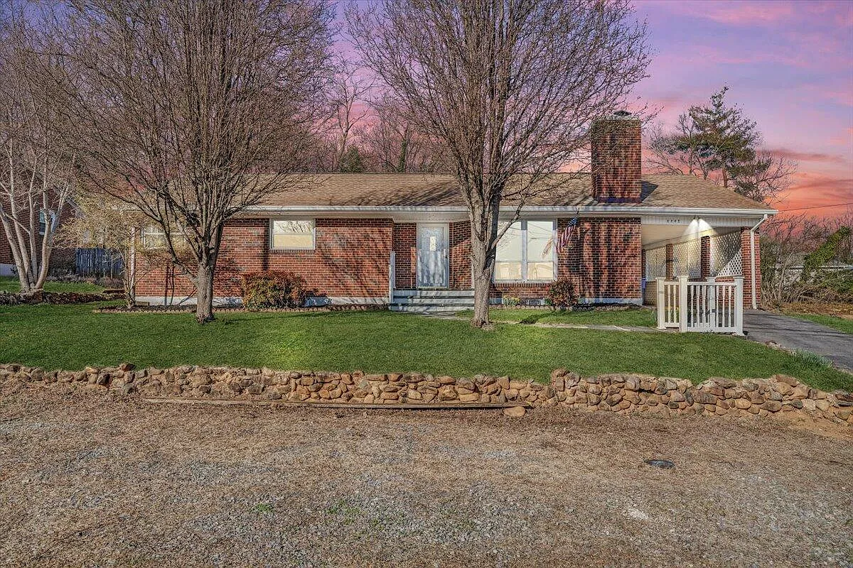 3520 Robyn Rd SW photo 1