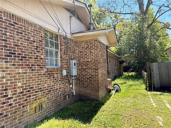 4th image of 2151 Clement St