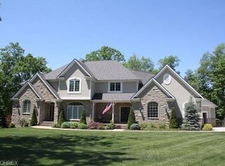 2896 Istra Ln, Willoughby Hills, OH