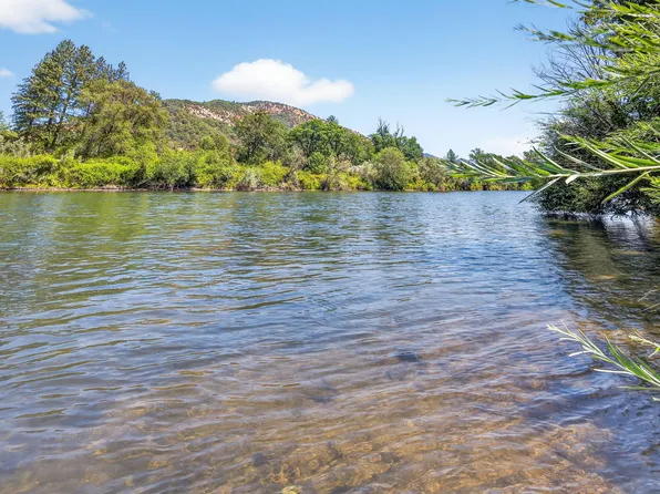 5504 Rogue River Hwy, Gold Hill, OR 97525