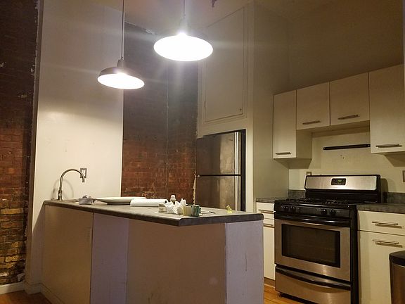 2nd image of 960 Hancock St #1LZ