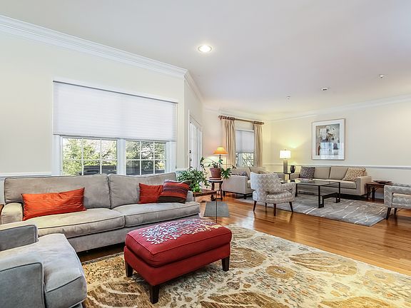 5th image of 49 Club Pointe Dr
