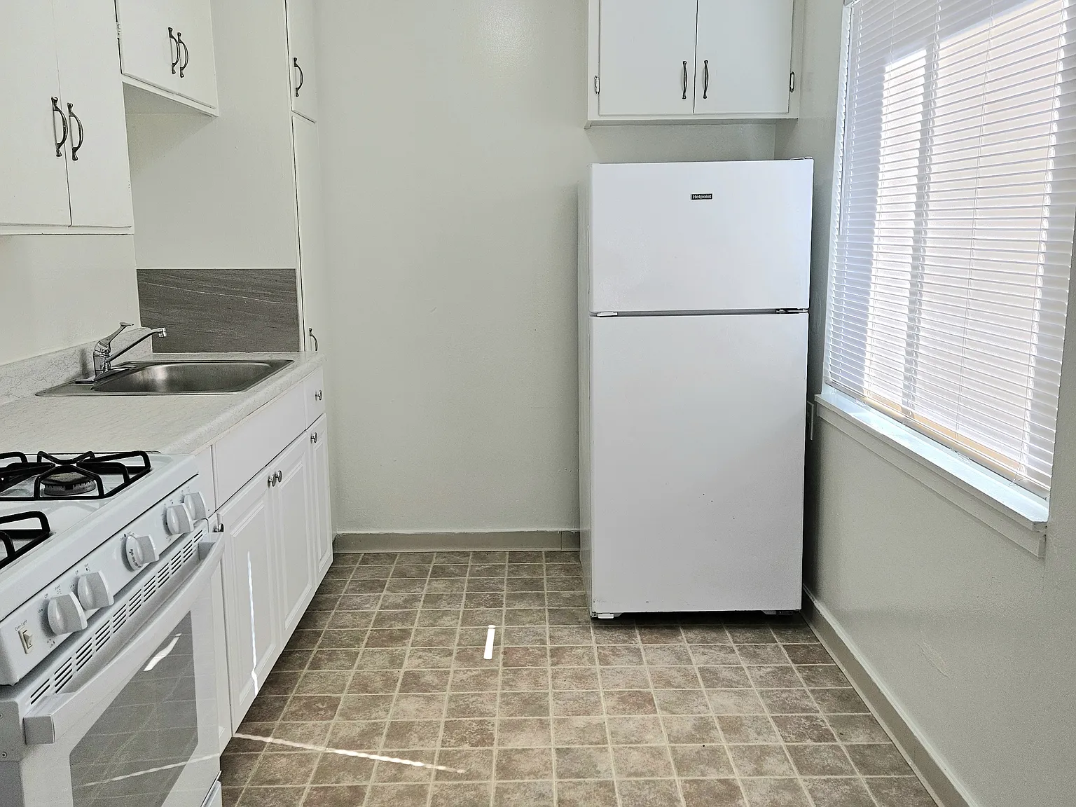 Studio, $1,995 — Photo 4