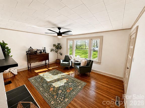 4th image of 531 21st Ave NE