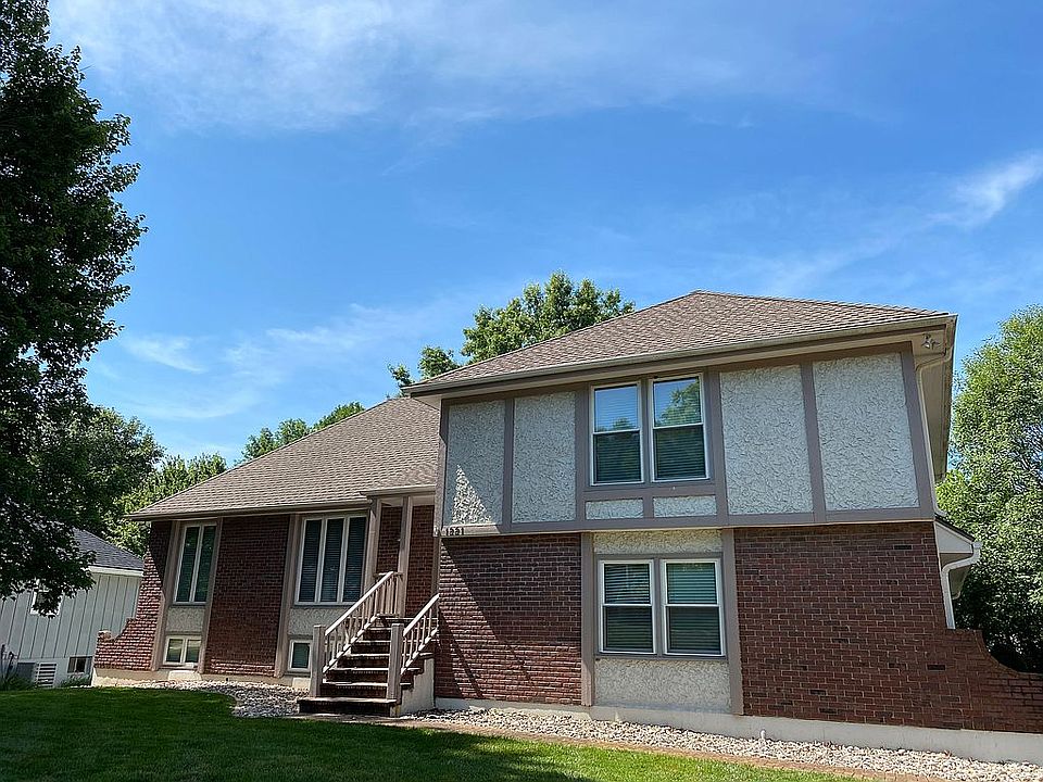 1st image of 1221 NE Sunny Creek Ln