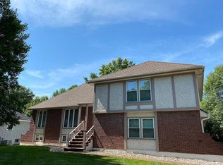 1221 NE Sunny Creek Ln, Blue Springs, MO 64014