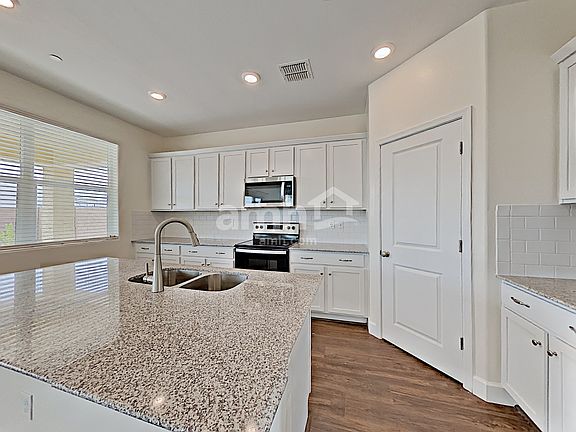 4th image of 5949 W Columbine Dr